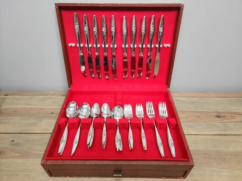 Oneida Oneidacraft Deluxe LASTING ROSE Stainless Flatware Set 67 Pieces